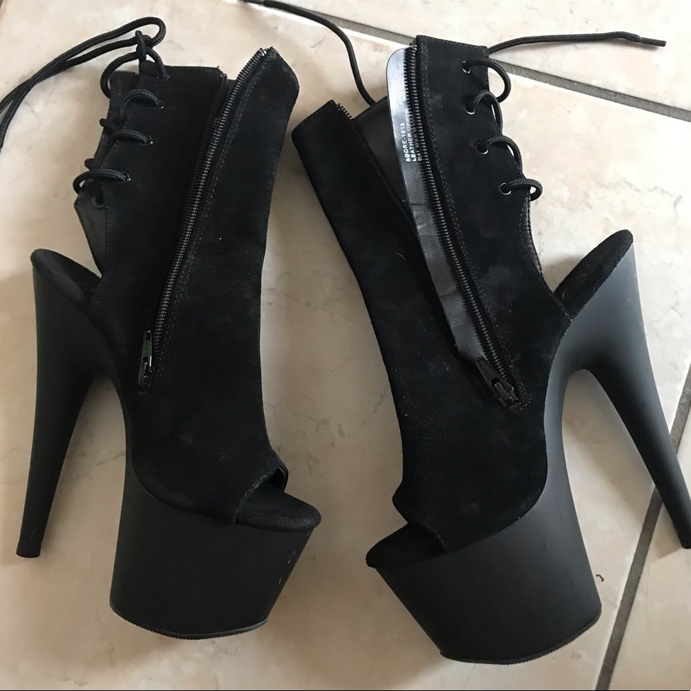 Velvet high heels pleaser